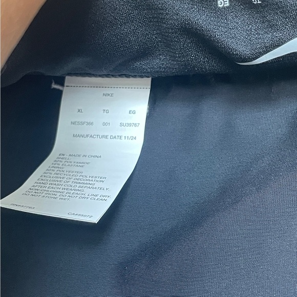 Nike 2 piece Swim suit - Picture 12 of 12